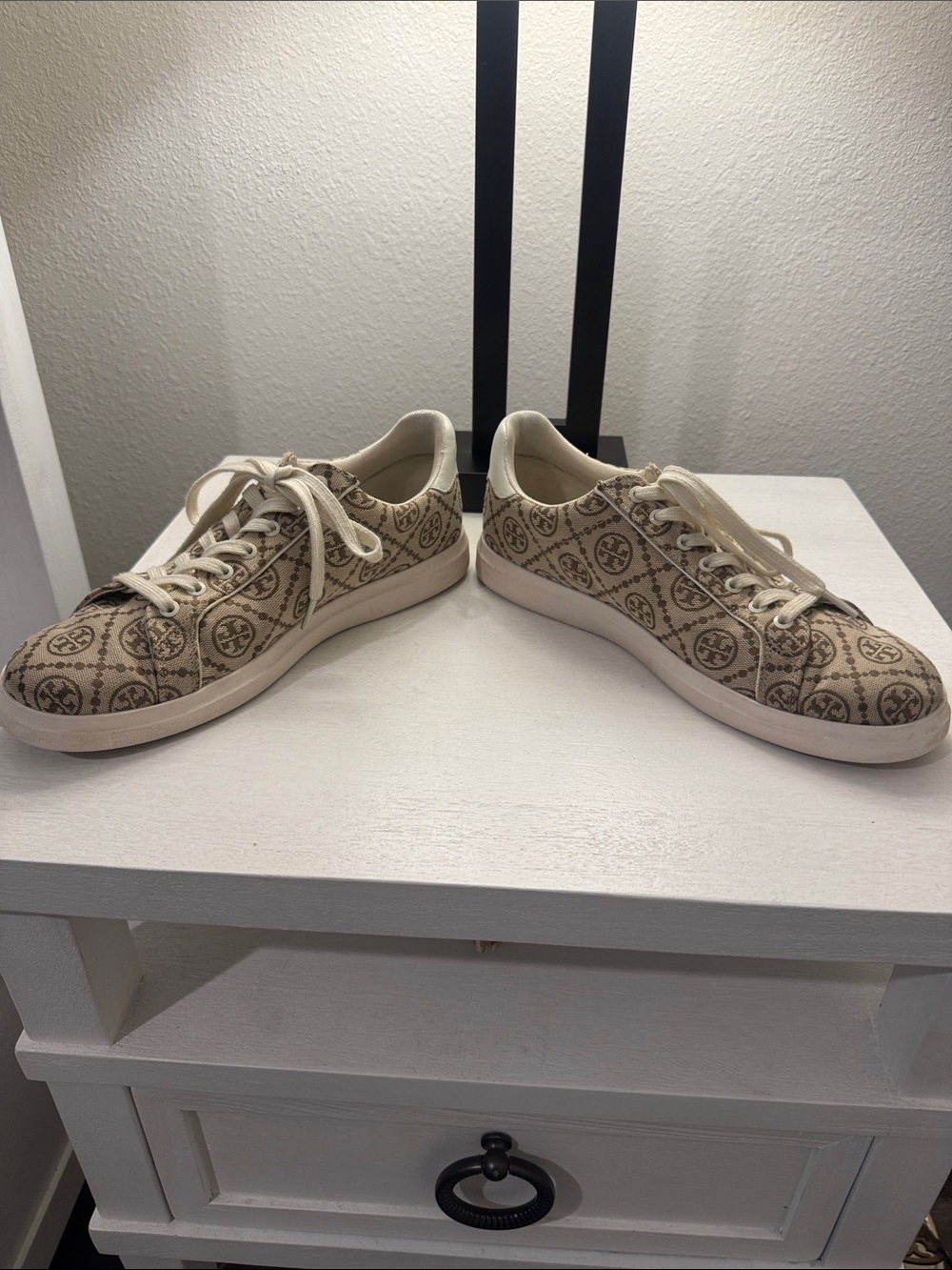 EUC ~ Tory Burch Beige/Brown Howell Logo Canvas Sneakers - Picture 4 of 9